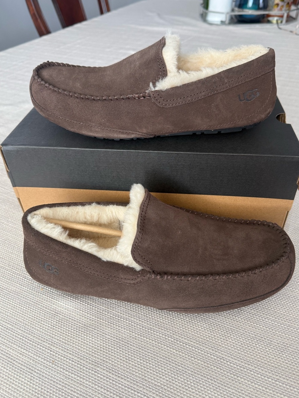 UGG Men’s linscot suede slippers